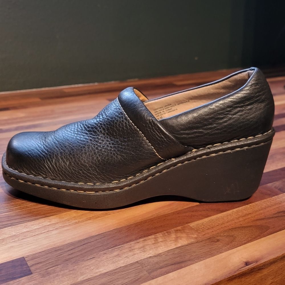 Womens KB Company black Clogs shoes size 8